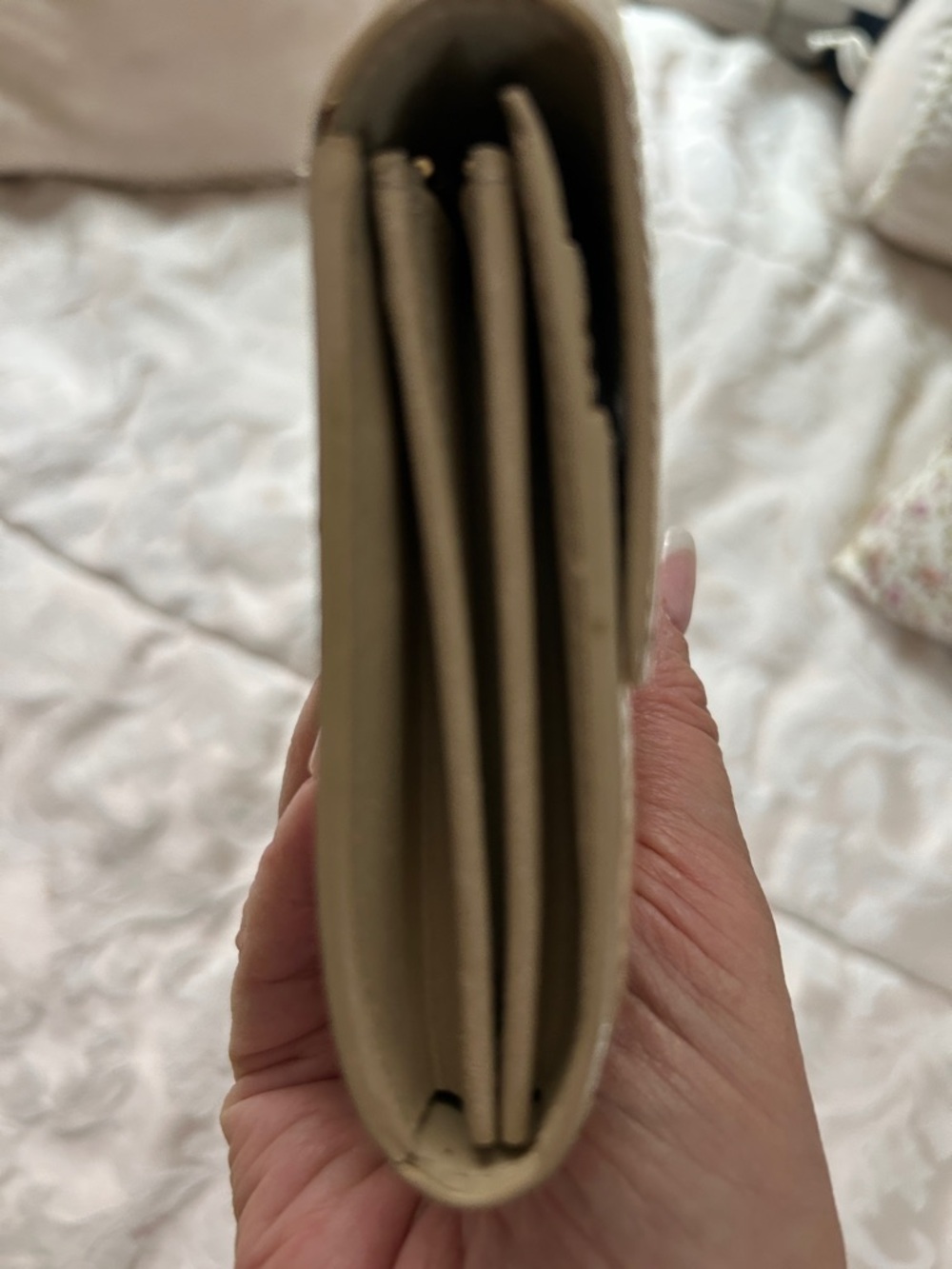 7010. ✨LUXURY✨ Louis Vuitton Authentic Vernis Monogram Wallet - Yellow Patent - Picture 10 of 14